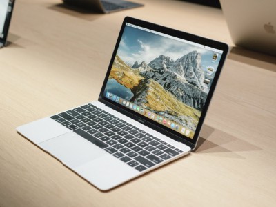 Отслаивается антибликовое покрытие MacBook
